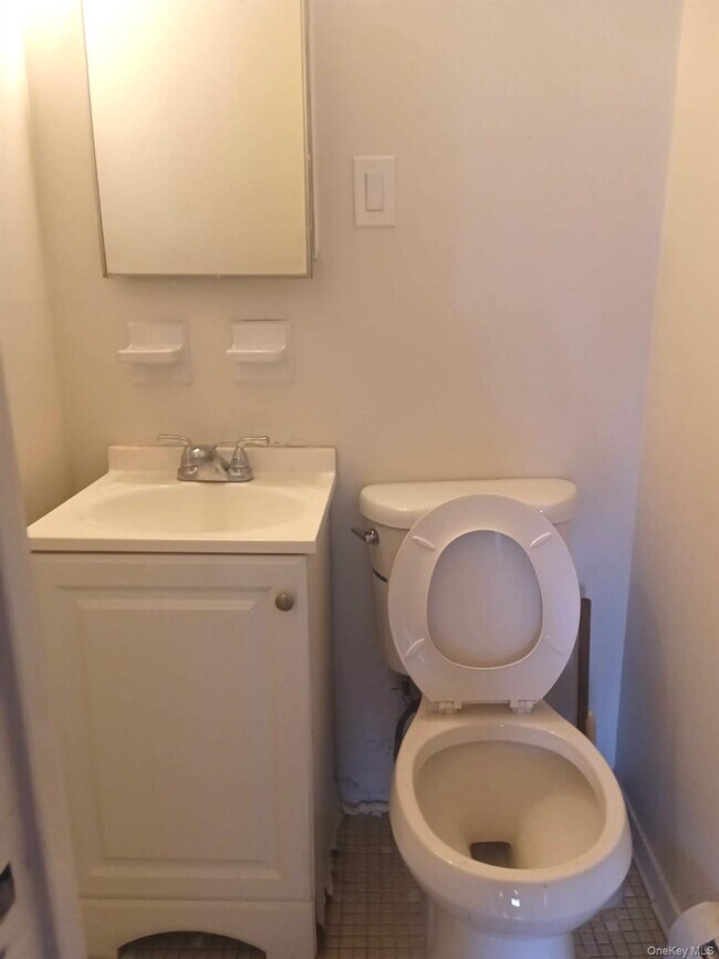 Building Photo - 84-03 Chapin Pkwy