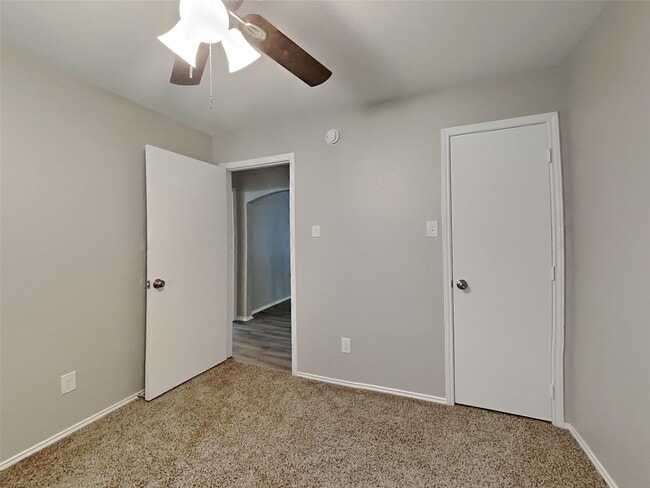 Building Photo - 20110 18th Fairway Dr