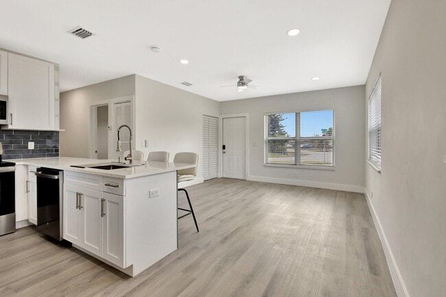 Building Photo - 1335 Lee St