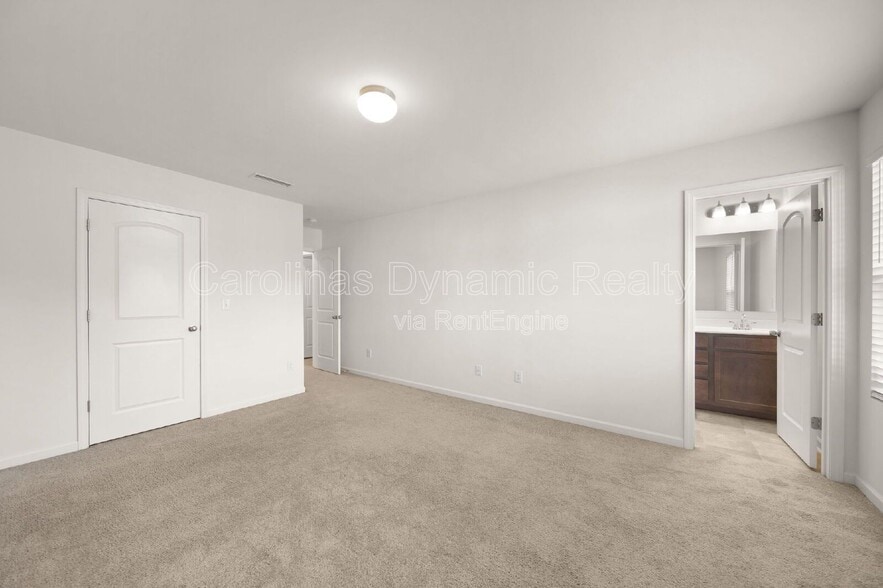 Building Photo - 1025 Newfound Hollow Dr