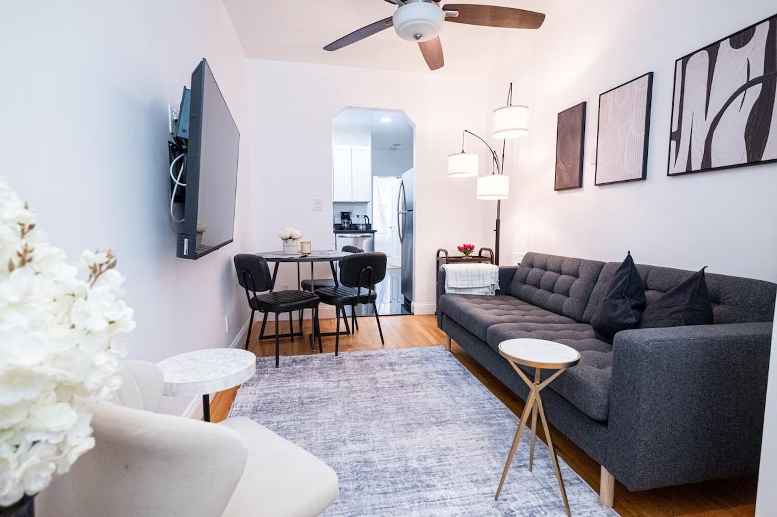 Building Photo - 302 E 104th St