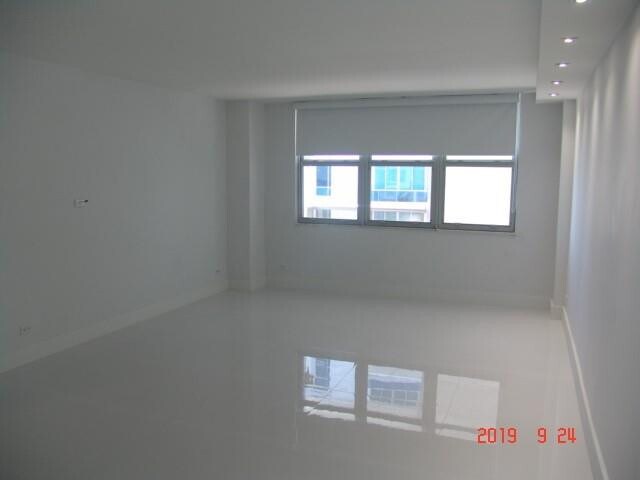 Building Photo - 6039 Collins Ave