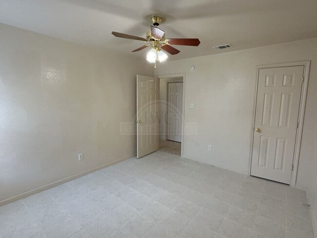 Building Photo - 1204 Nicholas Cir