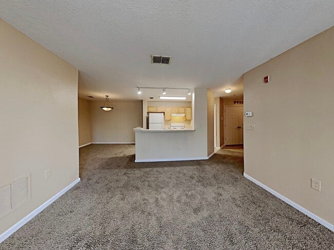 Building Photo - 5800 Lake Pointe Village Cir
