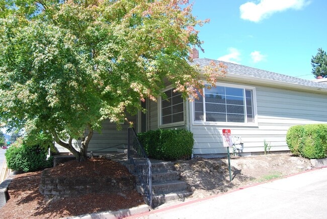 Primary Photo - 3 Bedroom Home in Newberg