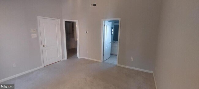 Building Photo - 10210 Sherman Heights Pl