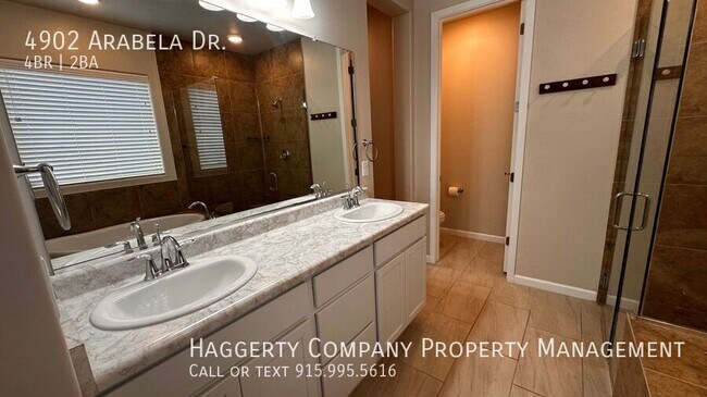 Building Photo - 4902 Arabela Dr