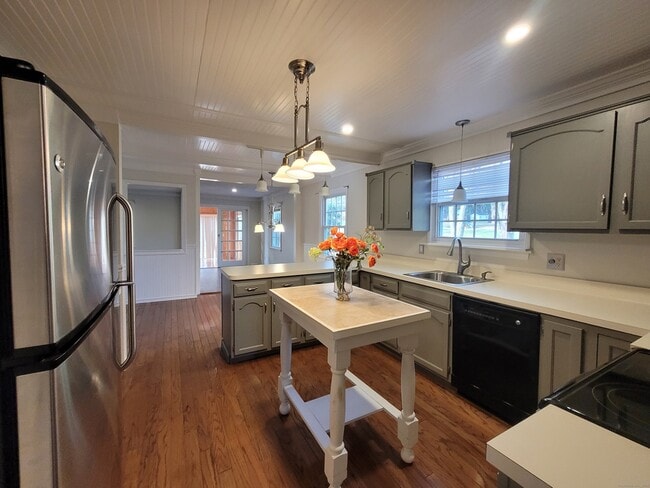 Building Photo - 9 Monroe Dr