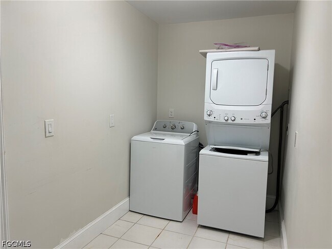 Building Photo - 225 3rd St W