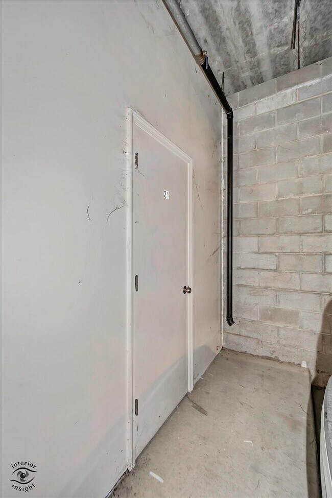 Building Photo - 4330 N Neva Ave