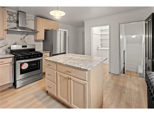 Building Photo - 361 8th Ave S