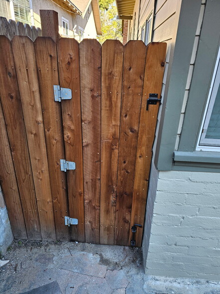 Building Photo - 4143 Jackson Ave