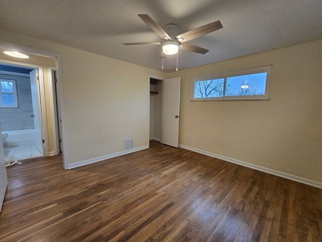 Building Photo - 2 Bedroom Home - Plum School District - Available February!