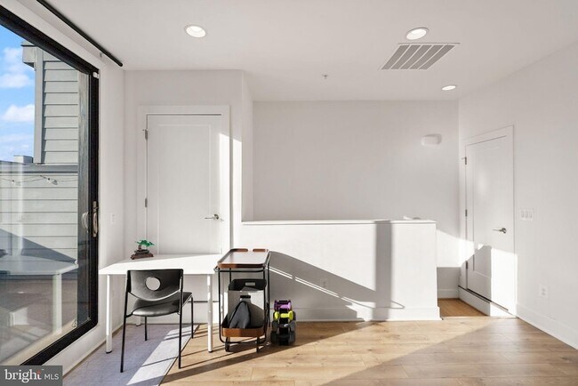 Building Photo - 11258 Faraday Park Dr.