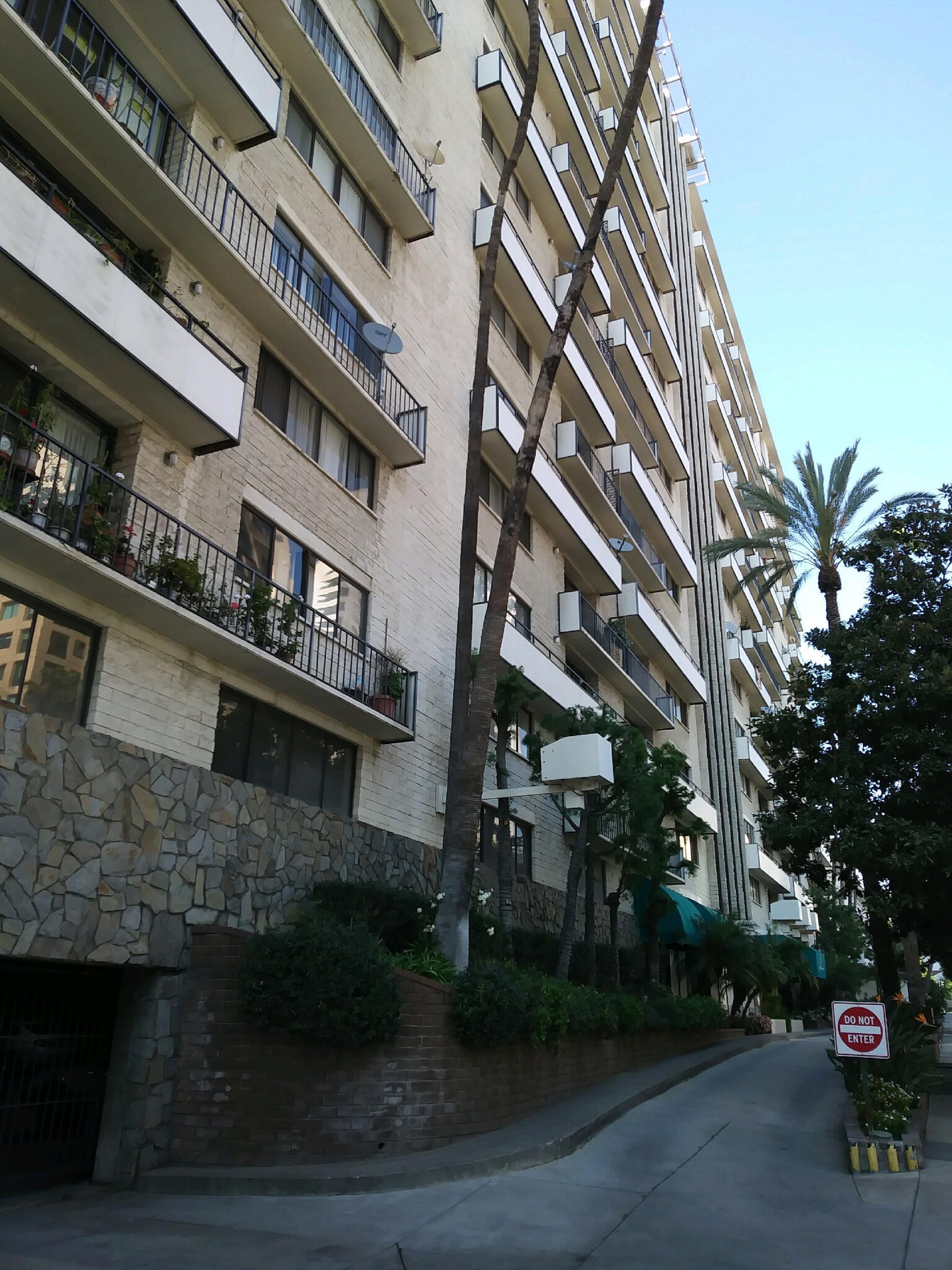 Building Photo - 10535 Wilshire Blvd