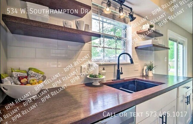 Building Photo - 534 W Southampton Dr