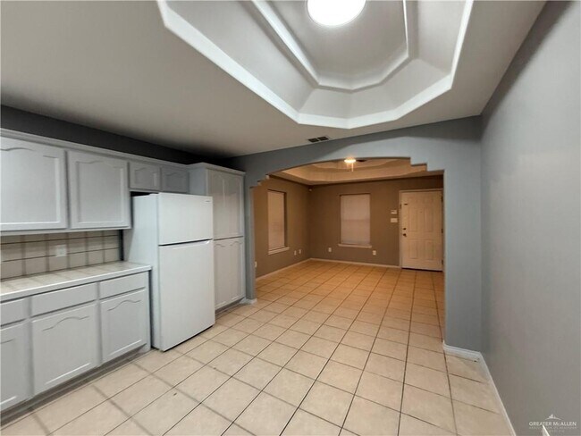 Building Photo - 2223 Moonlight Ln