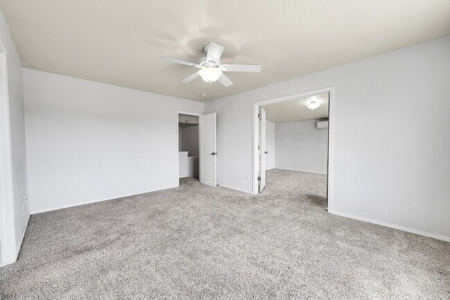 Building Photo - $2,995, 4 bed, 3.5 bath, located in Monume...