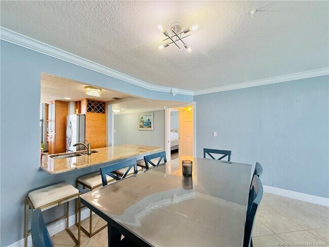 Building Photo - 10680 S Ocean Dr