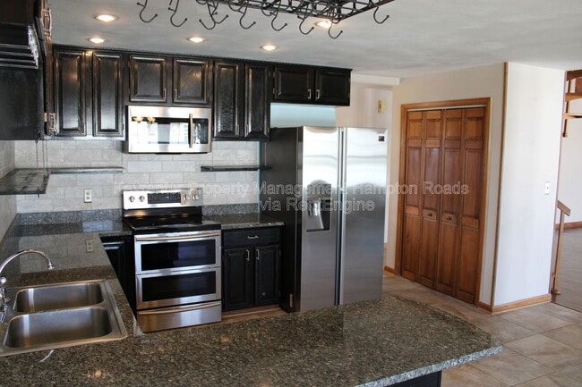 Building Photo - 1210 Plantation Lakes Cir