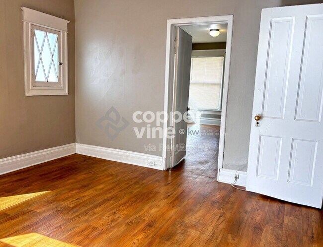 Building Photo - 146 Logan St