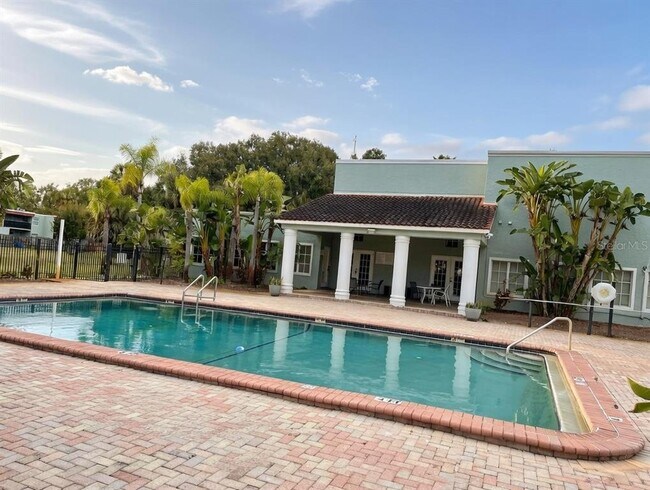 Building Photo - 2814 Somerset Park Dr