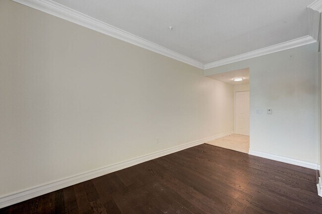 Building Photo - 270 E Flamingo Rd