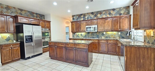 Building Photo - 1605 Ravanusa Dr