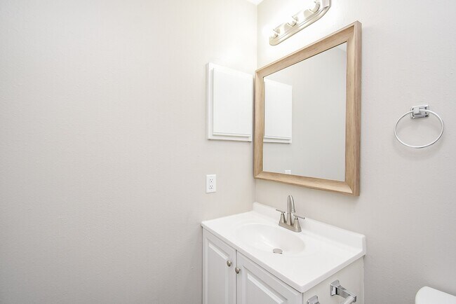 Building Photo - 12727 Rockford Dr