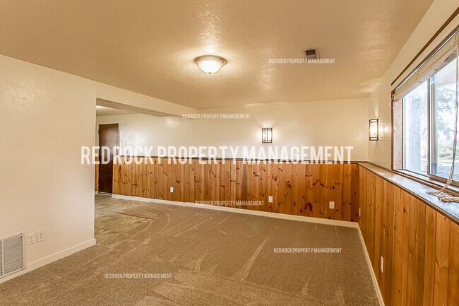 Building Photo - 13817 E 5th Ct