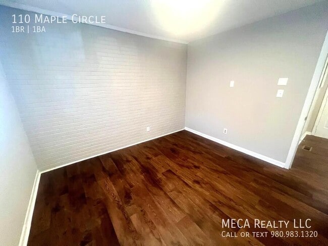 Building Photo - 110 Maple Cir