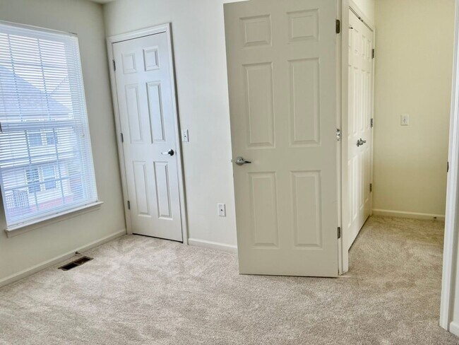 Building Photo - 44744 Gwinnett Loop