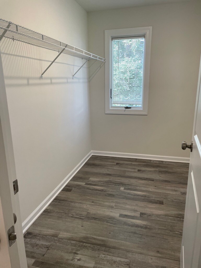 bedroom 2 Walk in closet - 160 Rockleigh Dr