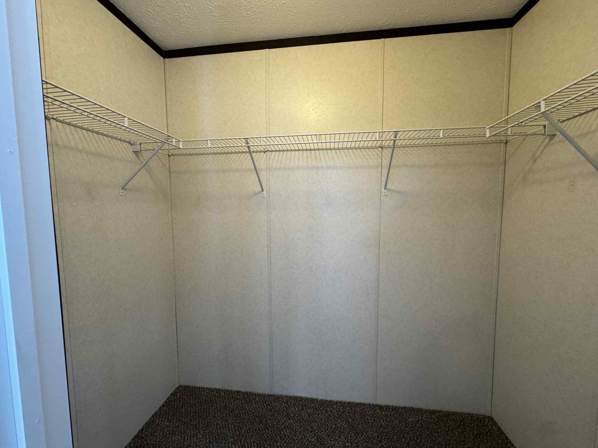 Building Photo - 48583 Pineview Dr