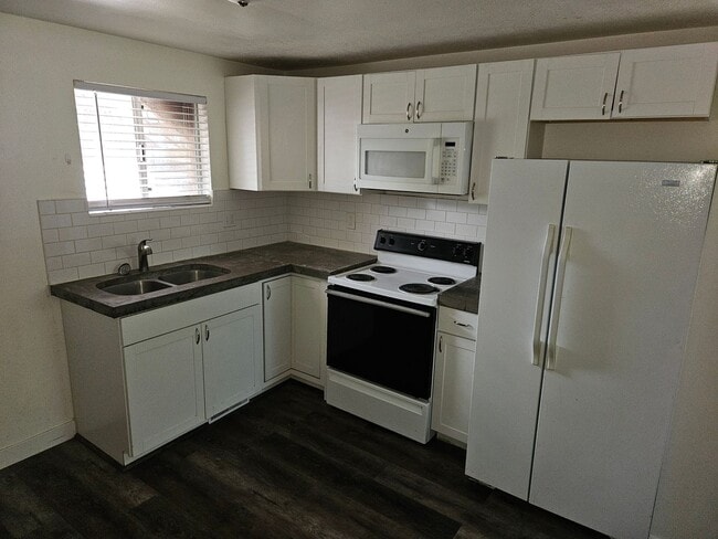 Building Photo - 580 S 470 E