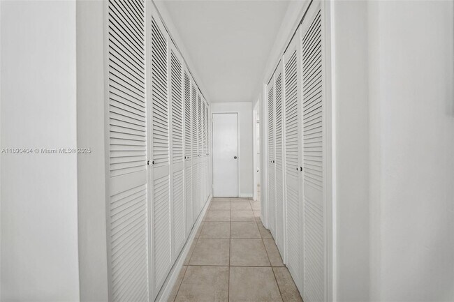 Building Photo - 1408 Brickell Bay Dr