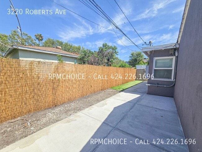 Building Photo - 3220 Roberts Ave