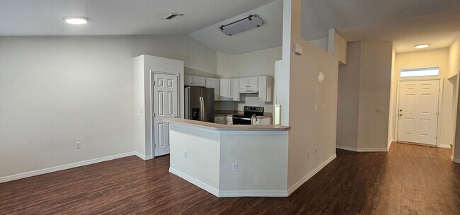 Building Photo - 1530 SW 19th Ave