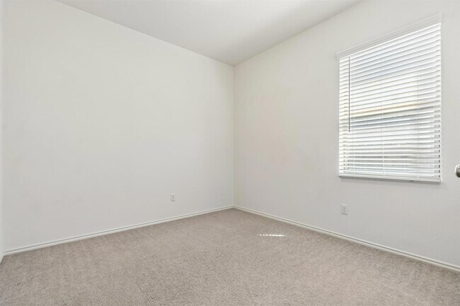 Building Photo - 533 Sweetwood Ln