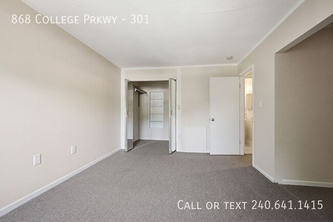 Building Photo - 868 College Pkwy
