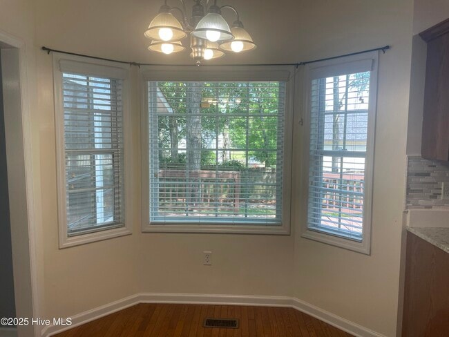 Building Photo - 151 Bayshore Dr