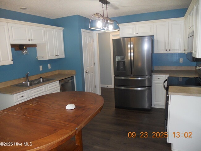 Building Photo - 105 Spring Leaf Ln