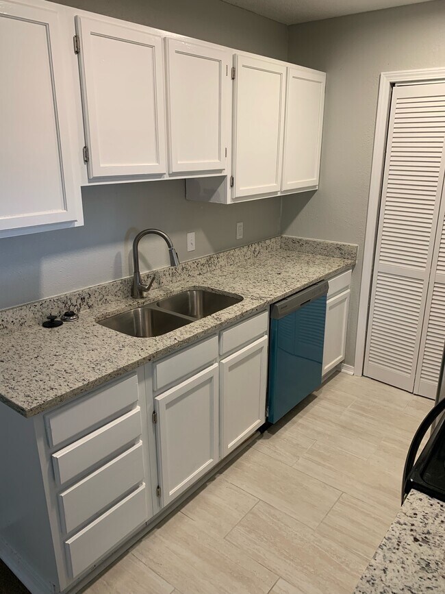 Building Photo - 11032 E 14th Ct