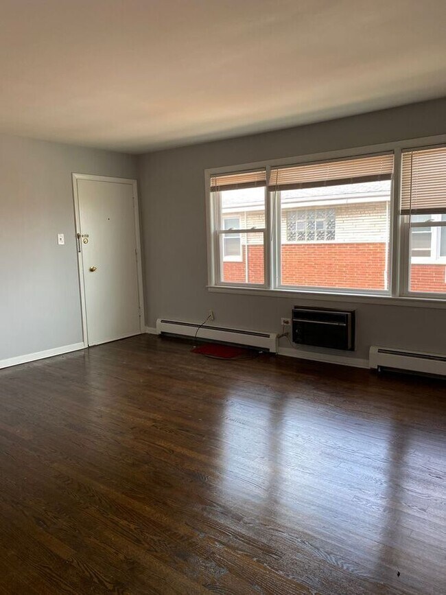 Building Photo - 10144 S Pulaski Rd