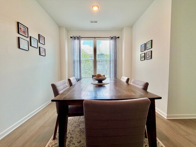 Building Photo - Fully Furnished 2BR/3.5BA Townhome with Garage — Minutes from Downtown Raleigh