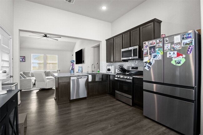 Building Photo - 622 Little Cypress Ln