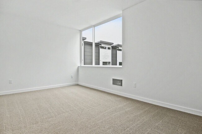 Building Photo - AVAILABLE AUGUST 14th! Modern Townhome w/ Private Balcony, AC, & Reserved Parking in Central Area