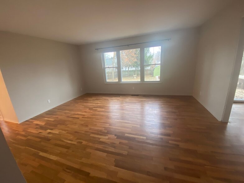 Building Photo - 1900 Holly Way