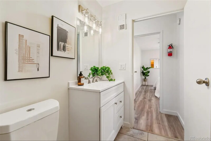 Building Photo - 10150 E Virginia Ave