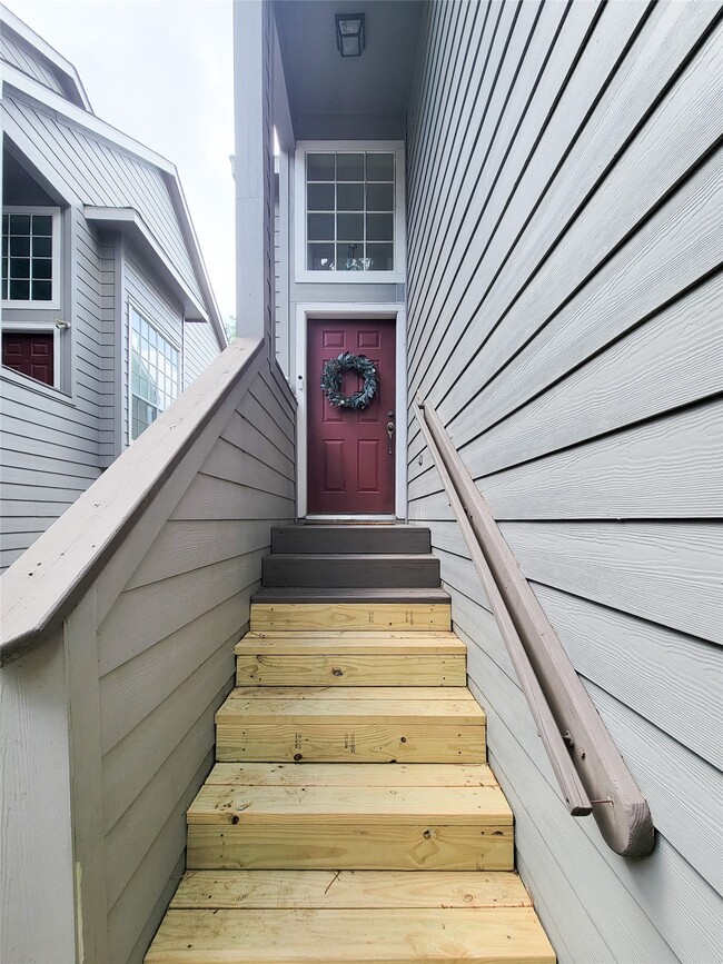 Building Photo - 42 Wineberry Pl